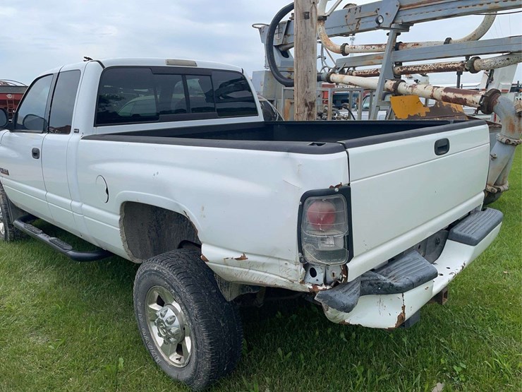 2001-dodge-2500-image-3