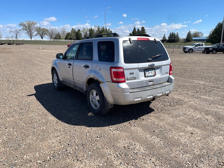 2011-ford-escape-xlt-image-3