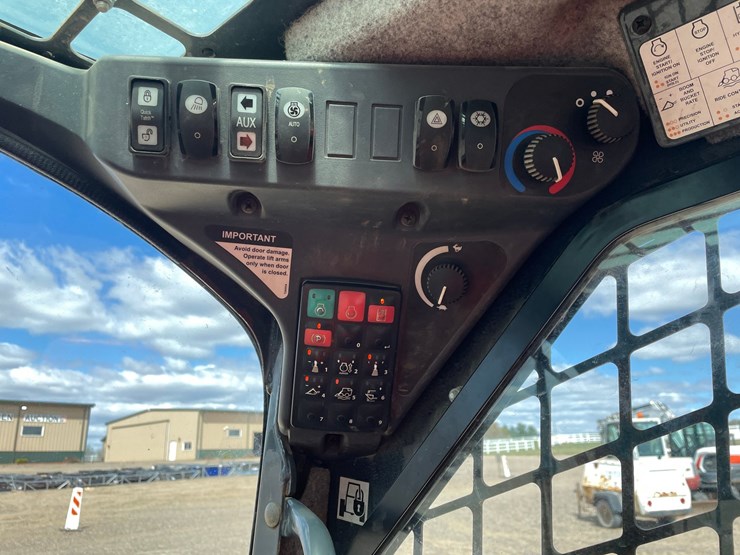2018-deere-331g-image-24