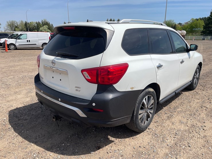 2017-nissan-pathfinder-image-5