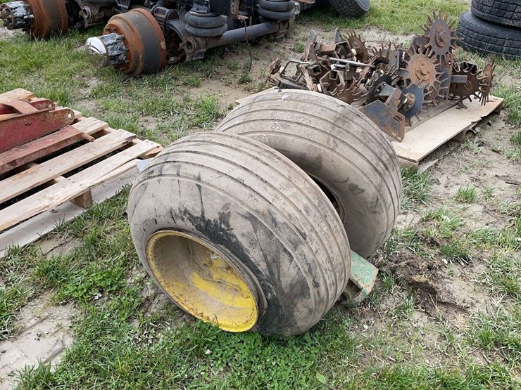 roll-o-matic-off-jd-narrow-front-tractor-image-1