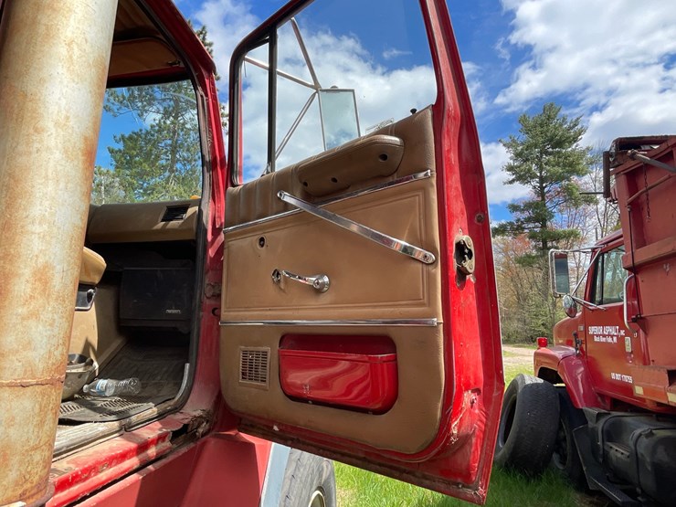 1989-ford-l9000-image-17