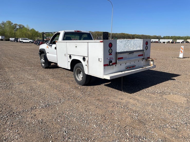 2007-chevrolet-3500-image-3