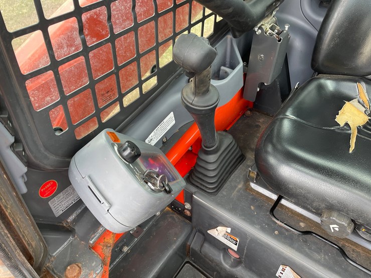 2022-kubota-ssv65-image-39