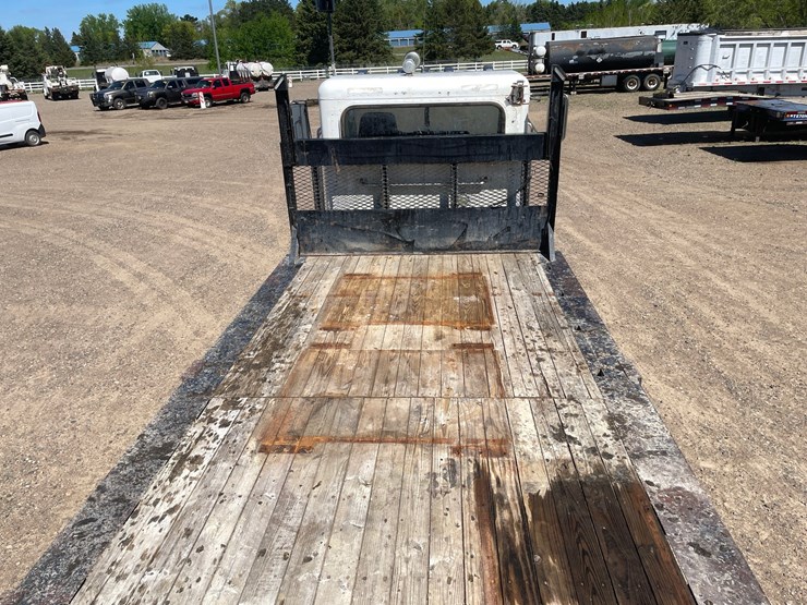 2002-peterbilt-385-image-20
