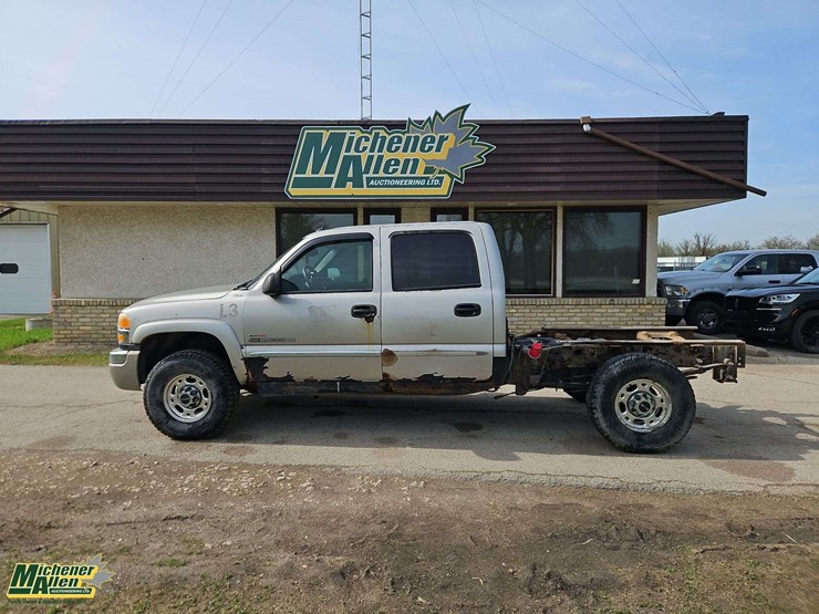 2004-gmc-sierra-2500hd-image-2