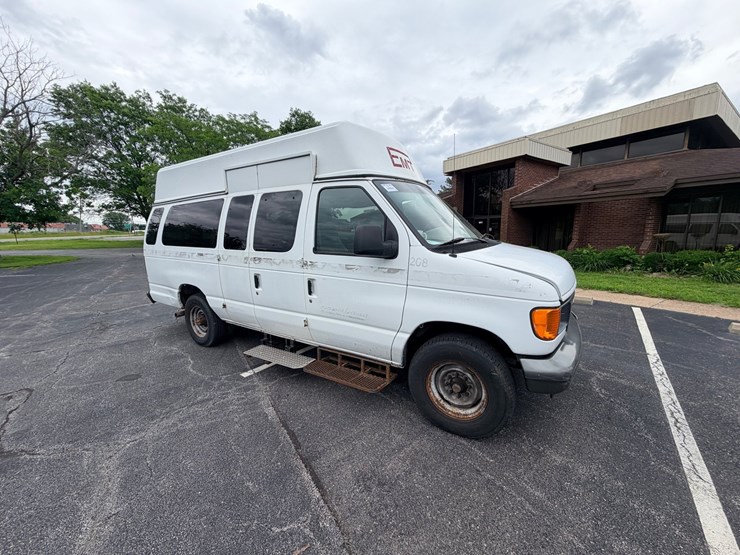 #24064-•-2007-ford-econoline-wagon-van-image-16