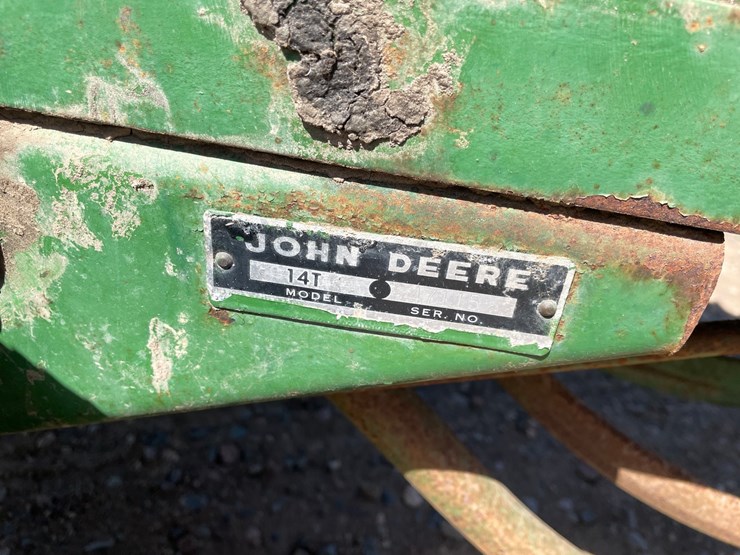 john-deere-14t-image-10