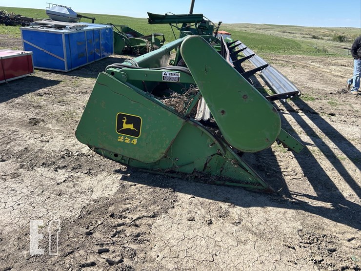 john-deere-224-image-2