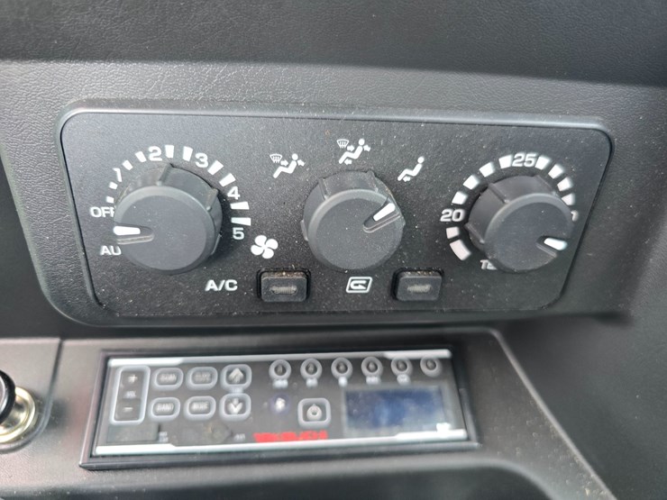2024-takeuchi-tb290-image-49