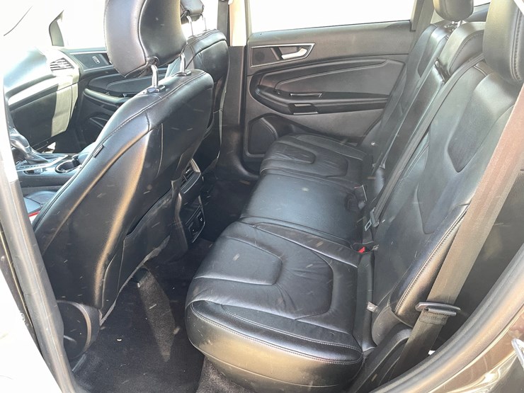 2016-ford-edge-image-21