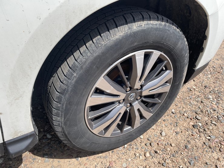 2017-nissan-pathfinder-image-10
