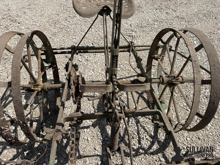 john-deere-2r40-planter-image-16