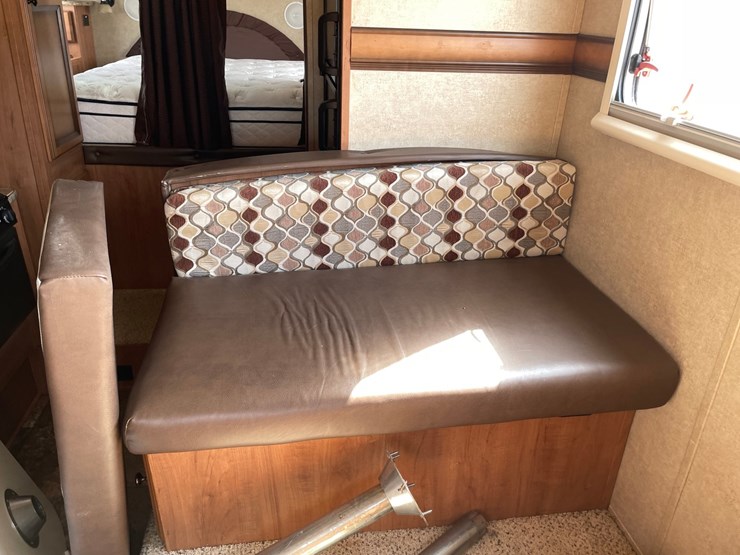 #1305-•-2011-durastar-international-camper-truck-image-27