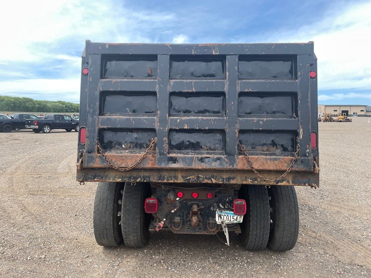 #1319-•-2011-freightliner-dump-truck-(has-mn-title)-image-4