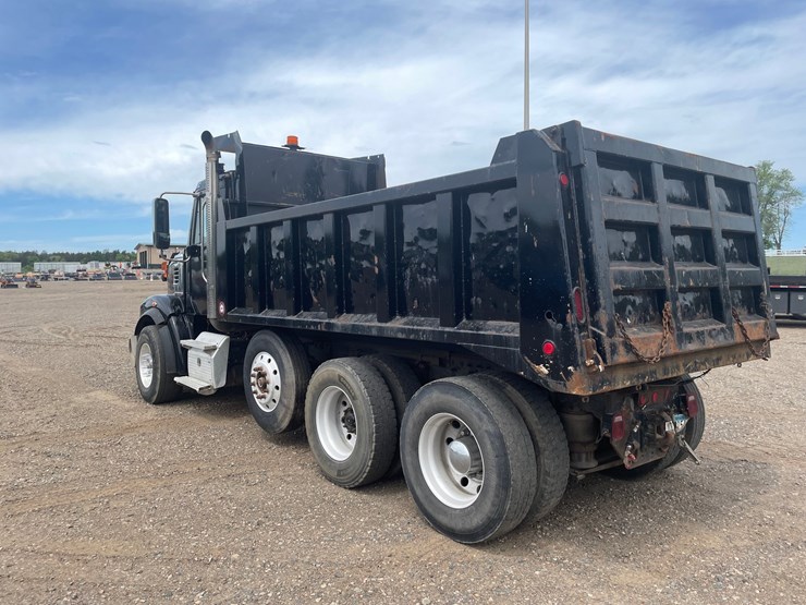 #1319-•-2011-freightliner-dump-truck-(has-mn-title)-image-3