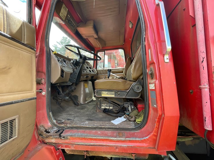 1988-ford-l9000-image-35