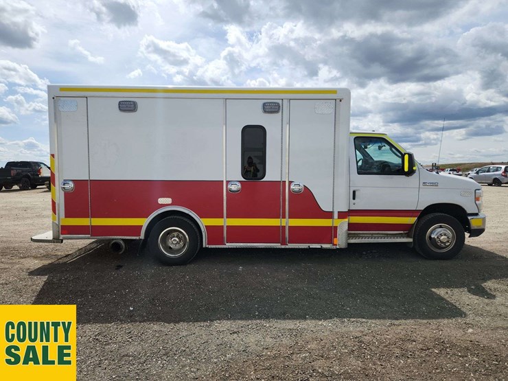 2017-ford-e450-image-13