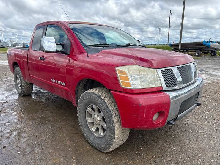 2005-nissan-titan-image-2