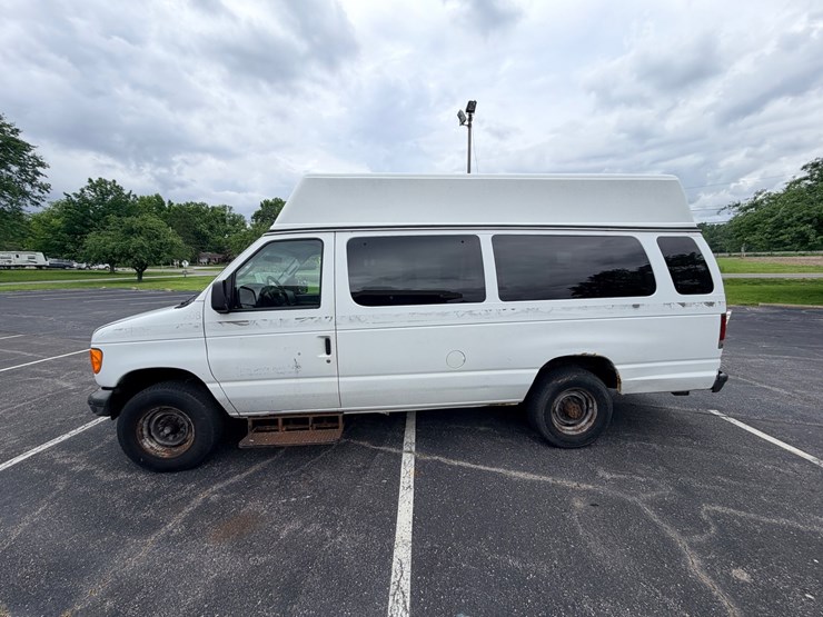 #24064-•-2007-ford-econoline-wagon-van-image-6