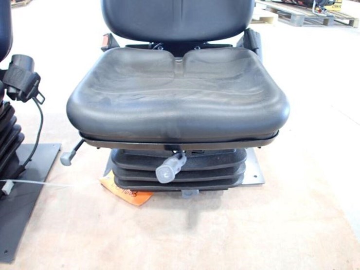 qty-of-(2)-cobo-tractor-seats-image-10