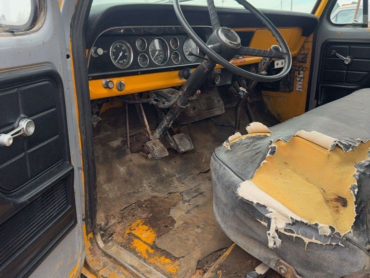 1975-ford-f7000-image-14