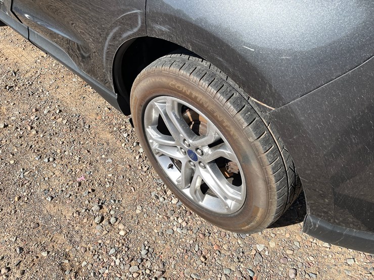 2016-ford-edge-image-10