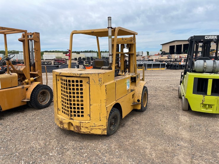 #1016-•-1979-allis-chalmers-acp-60-b-ps-forklift-image-3