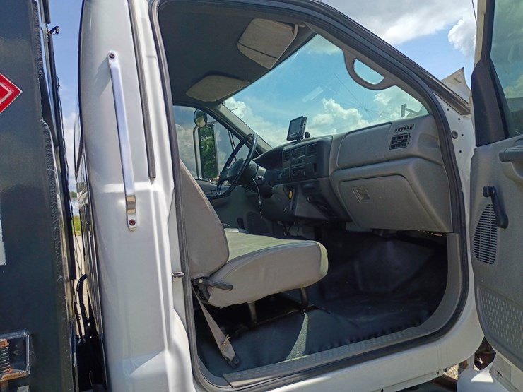 2005-ford-f750-image-40