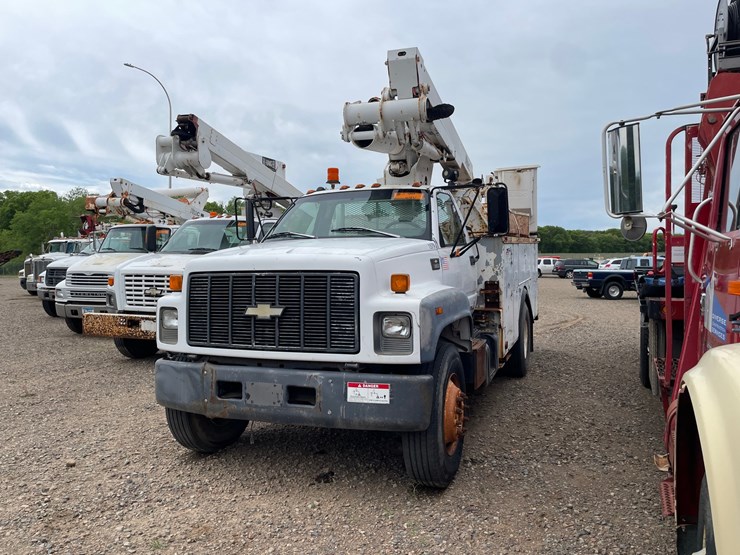 #1303-•-1999-chevrolet-boom-truck-**non-runner**(has-mn-title)-image-3