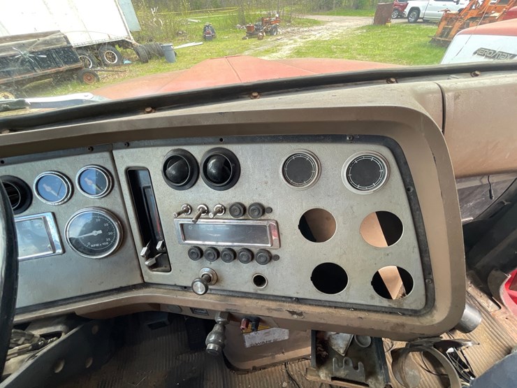 1988-ford-l9000-image-24