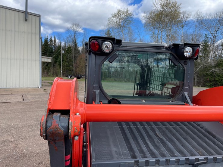 2022-kubota-ssv65-image-22