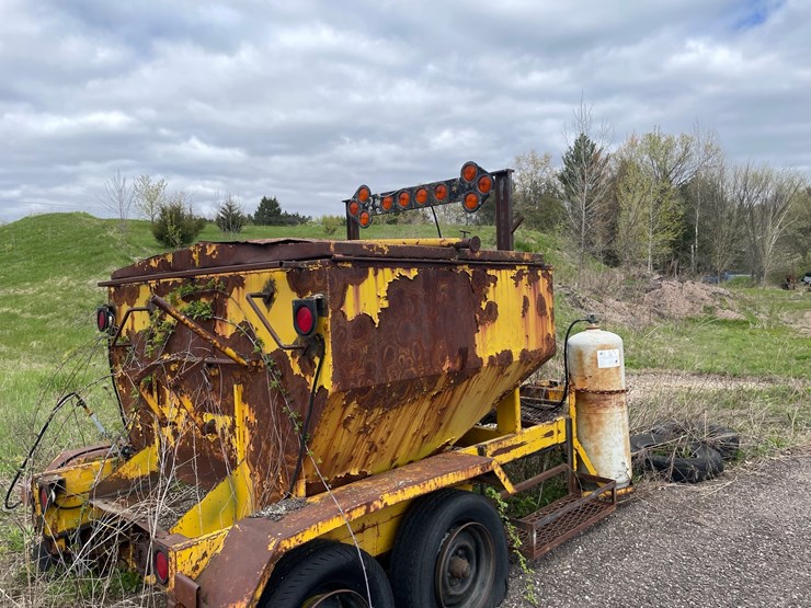 #2818-•-blacktop-patching-trailer-(g)-image-8
