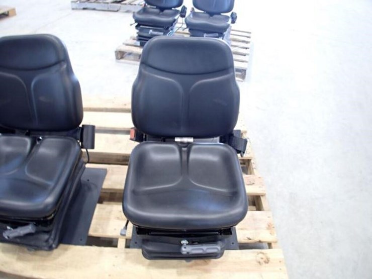 qty-of-(2)-cobo-tractor-seats-image-7