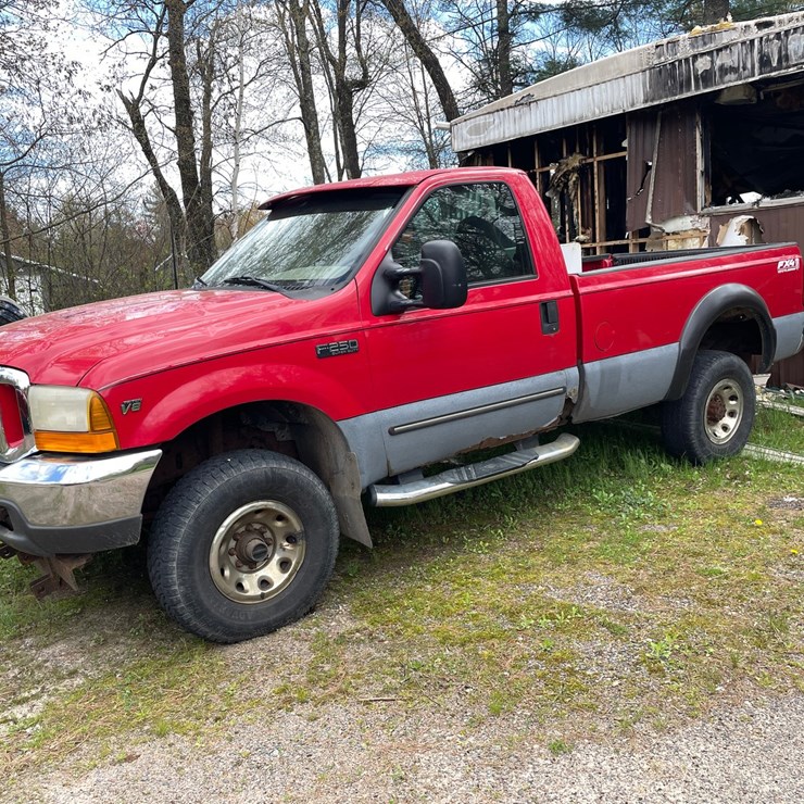 #2865 • 2000 Ford F250 Pickup Truck (Has WI Title) (OR)