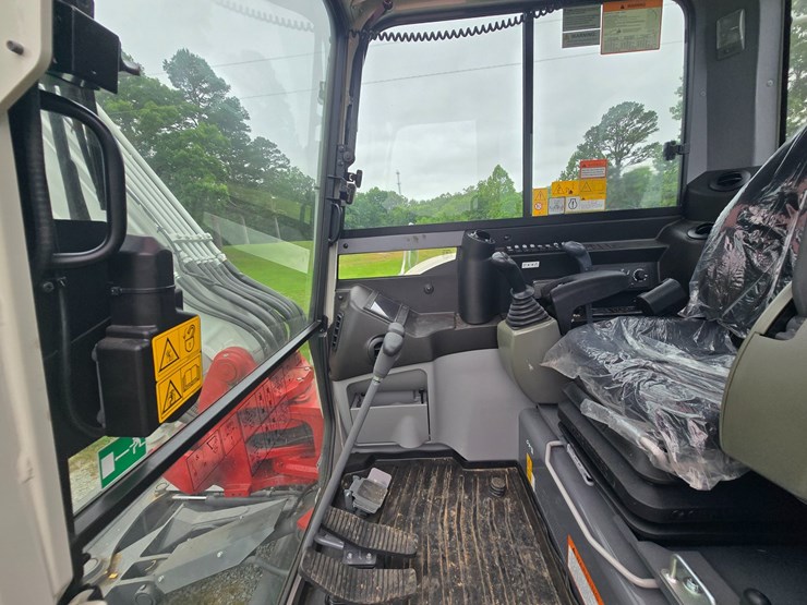 2024-takeuchi-tb290-image-54