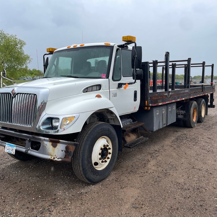 2005 INTERNATIONAL 7400