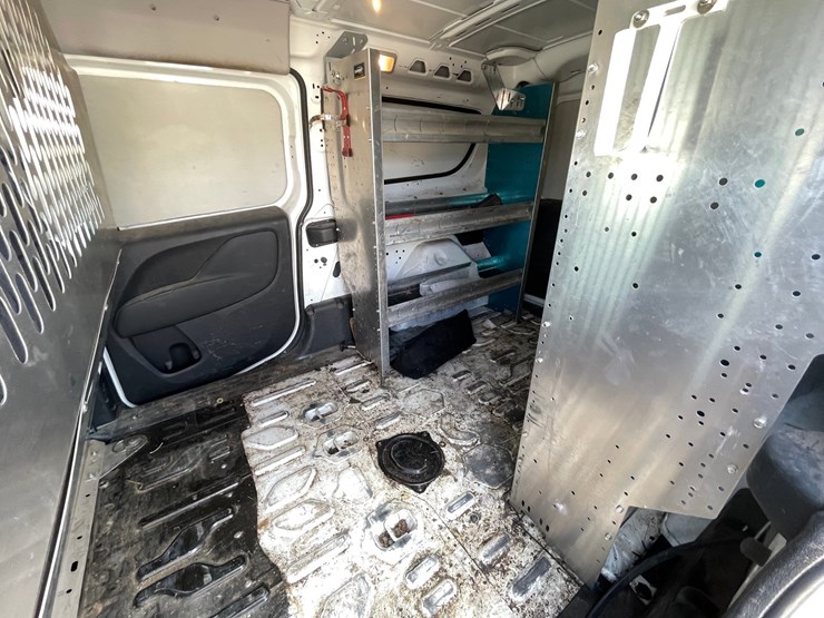 #1412-•-2017-ram-promaster-cargo-van-(has-mn-title)-image-16