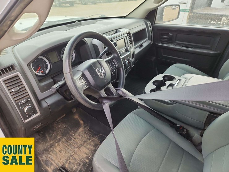 2015-dodge-1500-image-23