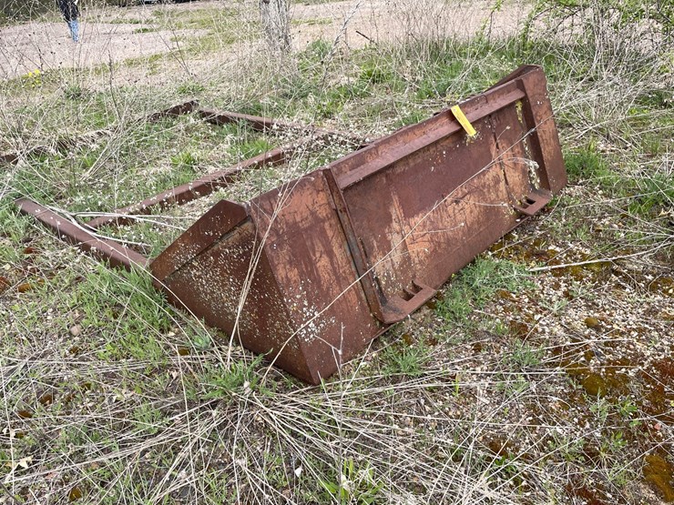#2805-•-universal-skid-steer-bucket-(g)-image-2