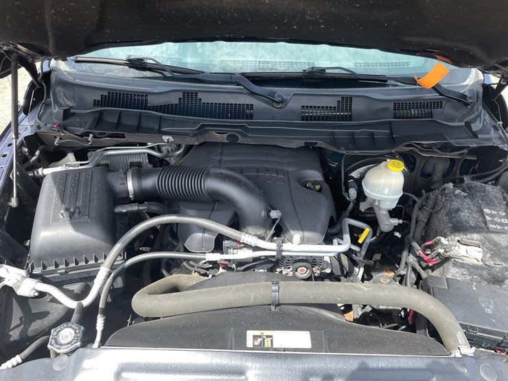 2015-dodge-1500-image-33