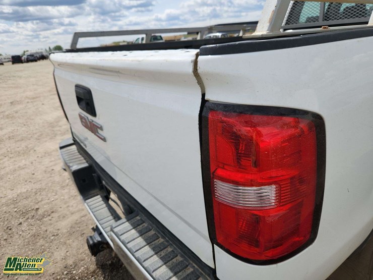 2017-gmc-sierra-2500hd-image-38