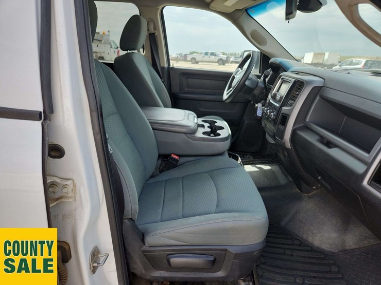 2014-dodge-1500-image-19
