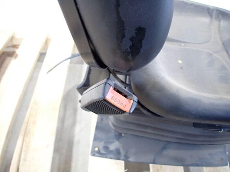 qty-of-(2)-cobo-tractor-seats-image-10