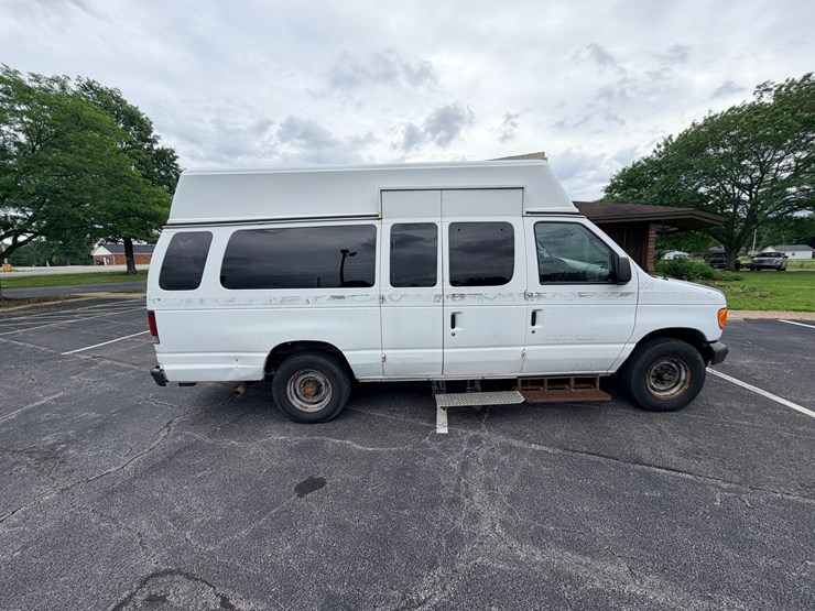 #24064-•-2007-ford-econoline-wagon-van-image-14