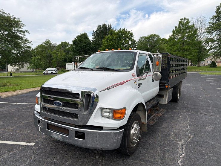 2004-ford-f650-image-1