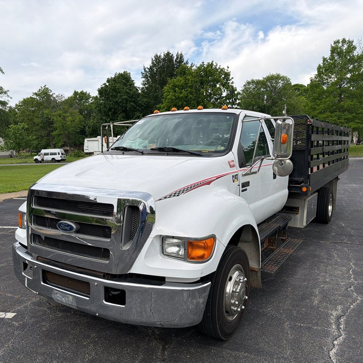 2004 FORD F650