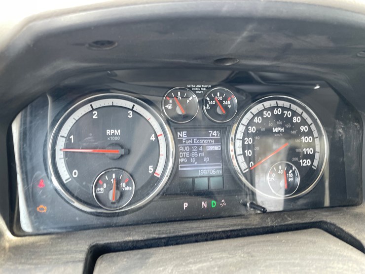 2011-dodge-ram-3500-image-29