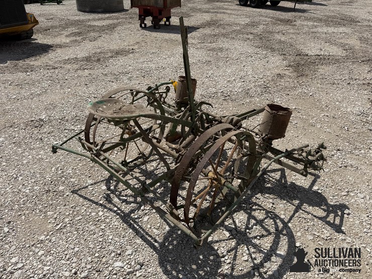 john-deere-2r40-planter-image-5