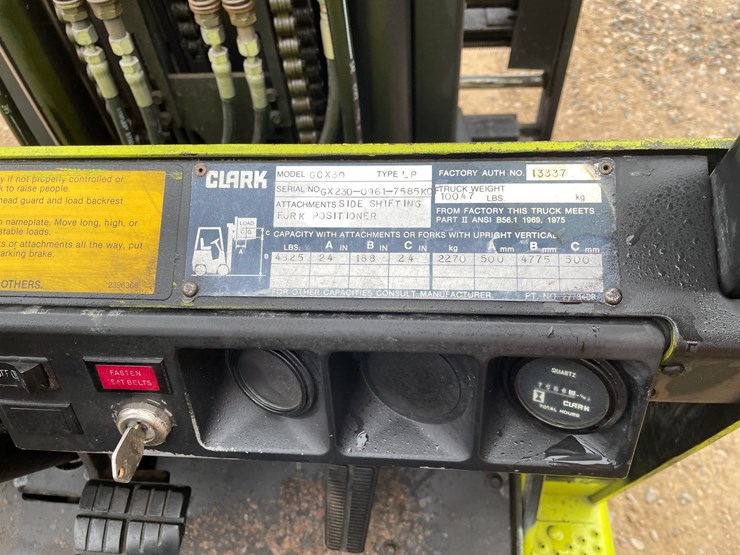 #1000-•-clark-glx30-forklift-image-24